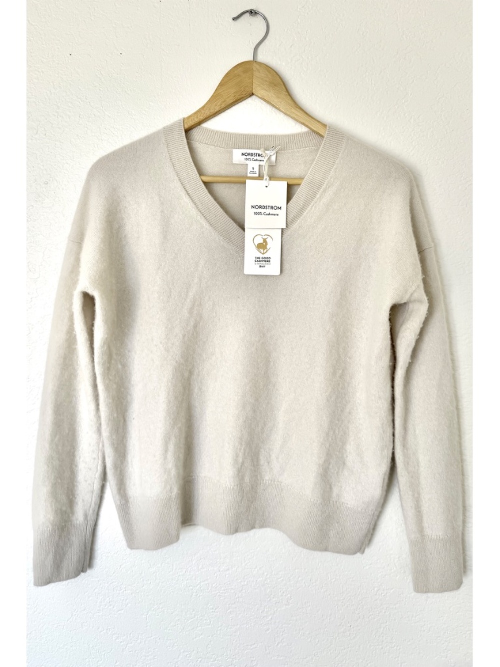 NORDSTROM NWT V-NECK 100% CASHMERE IVORY SAND SWEATER. SIZE S - Picture 5 of 9